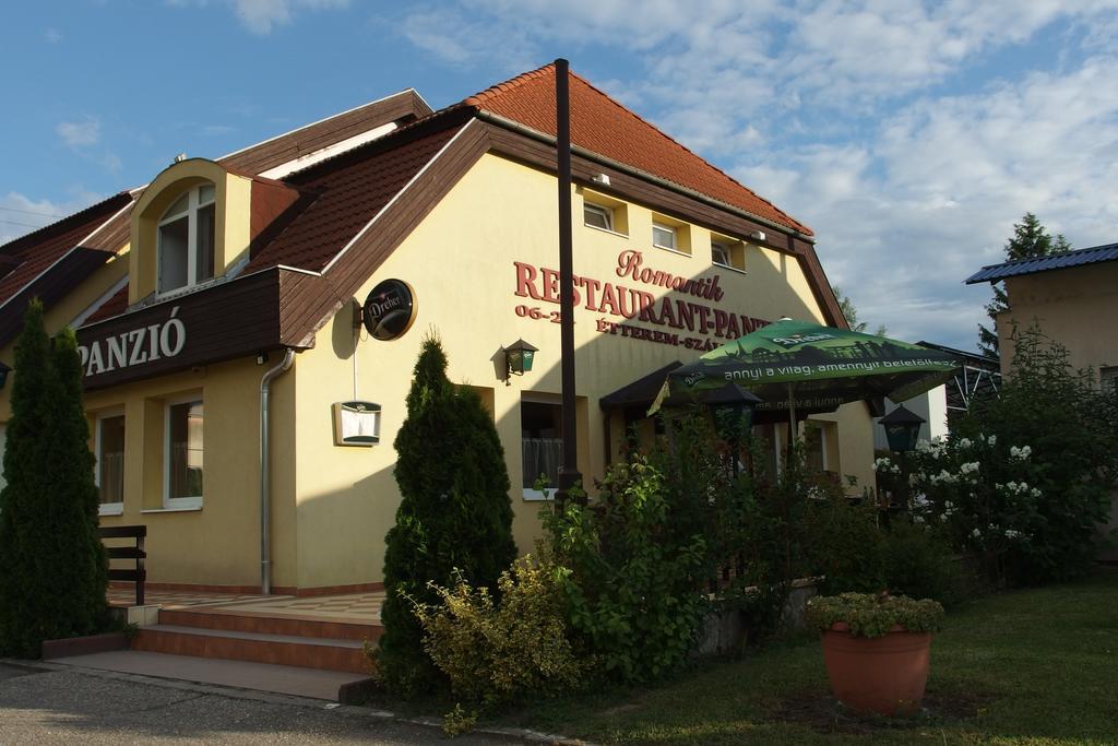Romantik Etterem - Panzio Tatabánya Exterior foto