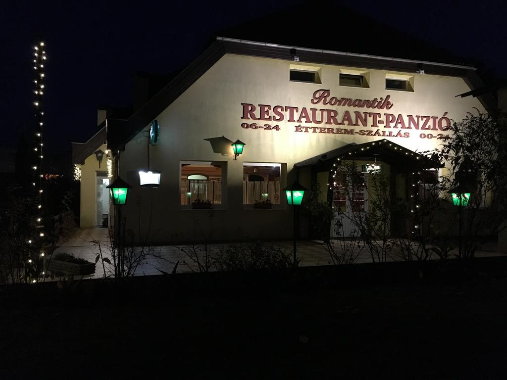 Romantik Etterem - Panzio Tatabánya Exterior foto