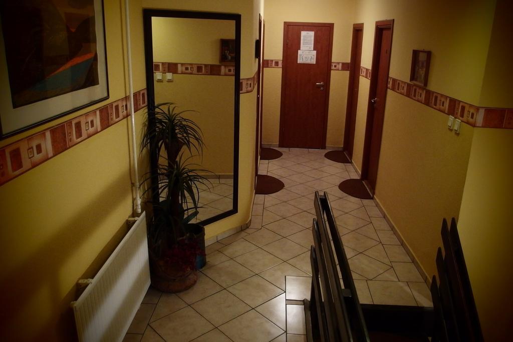 Romantik Etterem - Panzio Tatabánya Exterior foto