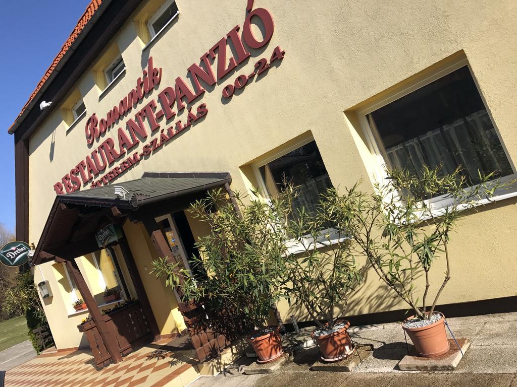 Romantik Etterem - Panzio Tatabánya Exterior foto