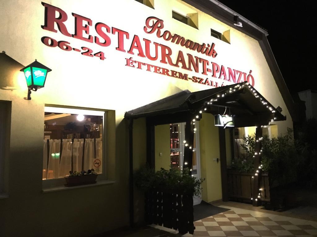 Romantik Etterem - Panzio Tatabánya Exterior foto
